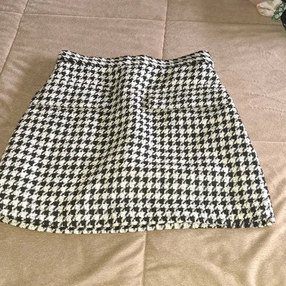 H&M Beatiful SKIRT. - Picture 2 of 3